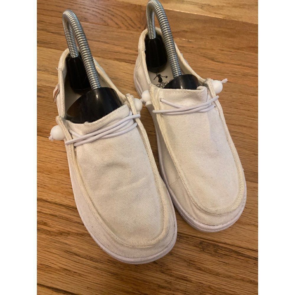 Korkys, women's white "Kayak" canvas slip on casual shoes size 7